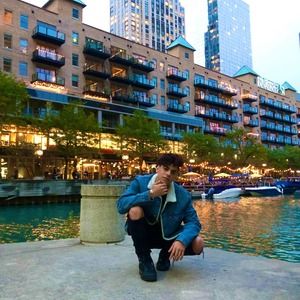 Meet your Posher, Santiago miguel